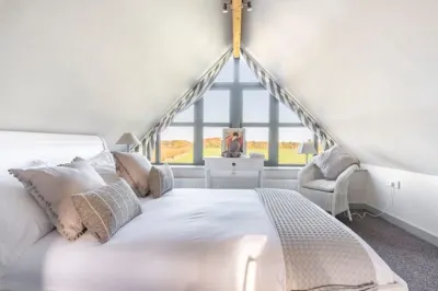 Traditional Norfolk Coastal Cottage Hotels near Park Farm, Blickling