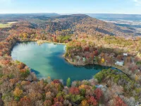 Secluded Lakefront Retreat: Fishing/Kayak/Paddleboard/Pets are Welcome Hotels in Bledsoe County
