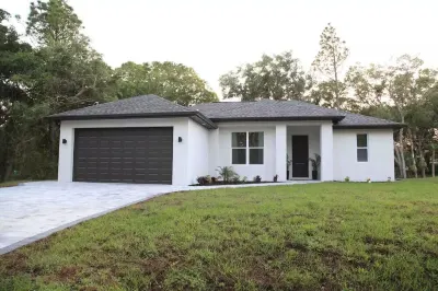 Luxurious 3 bedroom home Hotels near Warm Mineral Springs Park