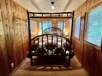Pine View Cabin: Rustic Hayden Lake Cabin with Bunkhouse and Private Dock - Chalets