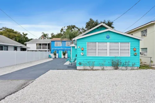 Sunset Cottage on Main Street Downtown Dunedin