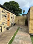 Unique getaway, surrounded by fields close to two great pubs.