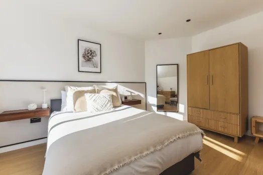 Beautiful Flat in Acton Hotels near North Acton Tube Station