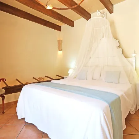 Sa Vall des Fangar: Idyllic Location in the Countryside, Large Pool, Garden, Internet