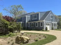 The Costal Corner - Martha's Vineyard Hotels near Pik-Nik Art & Apparel