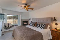 Town Home On The River. A/C. Views. Fish. Hot Springs. Walk To Town .