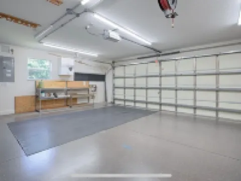 Upgraded 3:2 House in Amelia mins to Sumter Landing, golf & pool. New rental. Hotels in The Villages