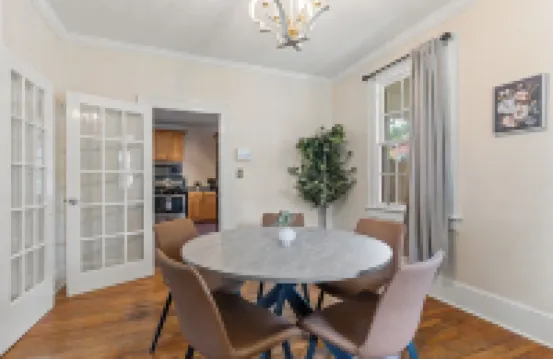 Charming Cottage mins to DT, landmarks, & more!