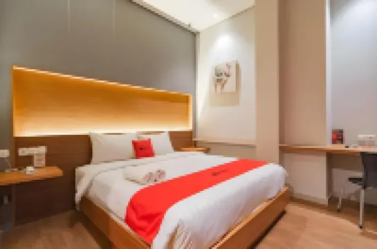 RedDoorz Plus @ Doorman Guest House