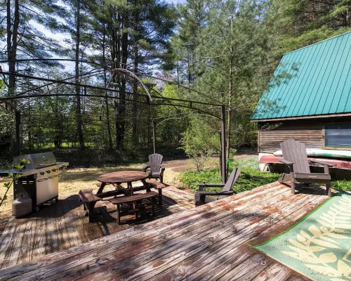 Modern Treetop Log Cabin in the Heart of Schroon Lake Hotels in Schroon