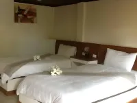 Phutawanchomdow Hotels in Tha Li