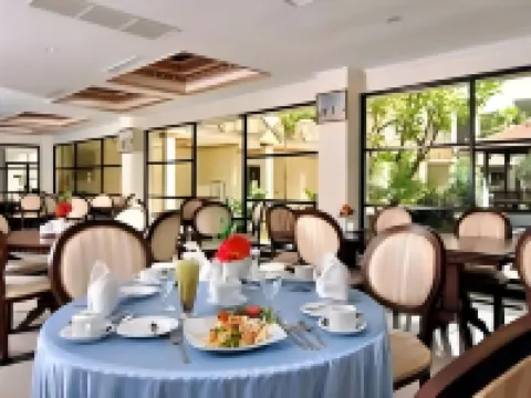 Yusro Hotel Restaurant & Convention Hotel a Peterongan