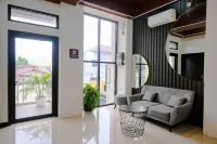 RedDoorz Near Moro Mall Purwokerto 2