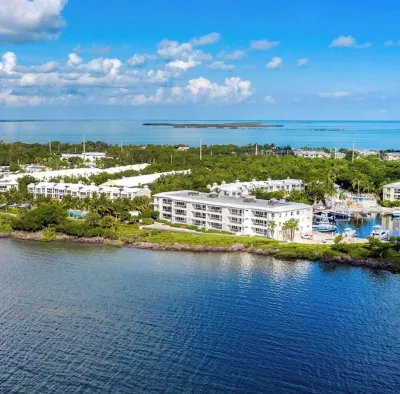 Casa Mar Premier Oceanview Villa Resort -Pools,Pickleball,Family,Hot Tubs,Marina florida keys key lime products附近的飯店