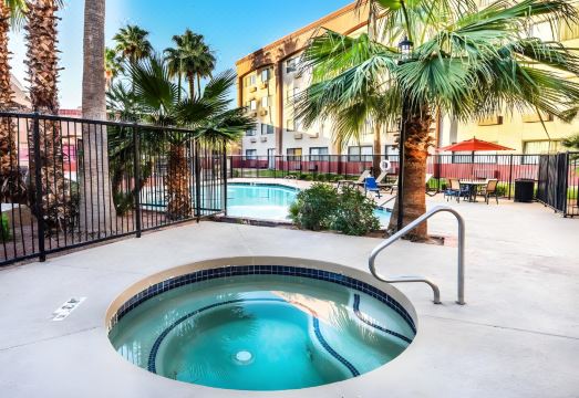 4. 래디슨 호텔 카..