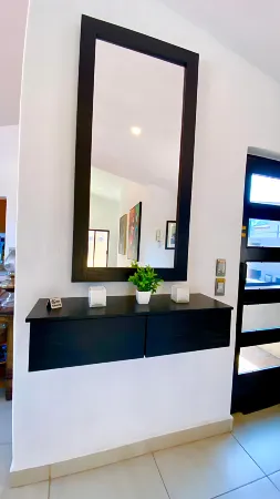 Ajijic 2 Bedroom Retreat -Modern Centrally Located -Bikes -Gym -Pickleball Court Отели в г. Ахихик