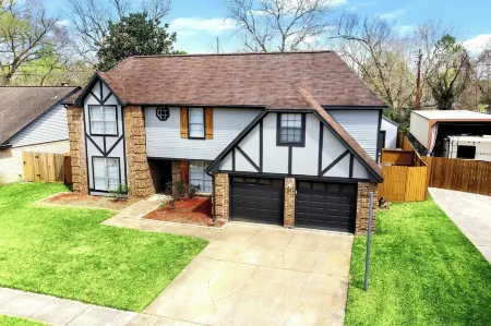 Free Night! Sleeps 10, Private Pool, Hot Tub Отели в г. Перлэнд