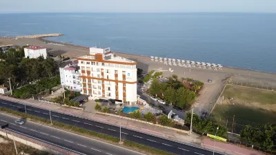 Denizkumu Hotel فنادق في Erdemli