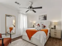 Day Dreamer minutes to Stadium with Fire pit and  Parking Hotels in Northport