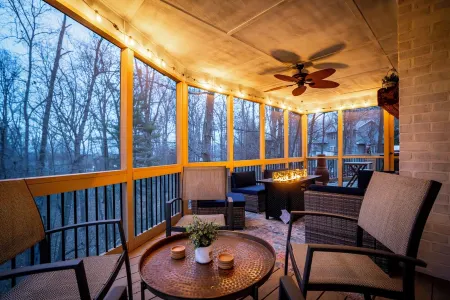 Serenity in Massanutten with Hot Tub and Firepit Отели рядом с достопримечательностью «Массанаттен Индур Уотерпарк»