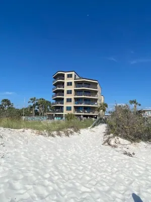 Great location and right on the beach Playa Saint Petersburg附近的飯店