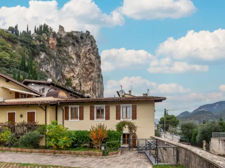 Crosina Отели рядом с достопримечательностью «City Library Bruno Emmert Arco»