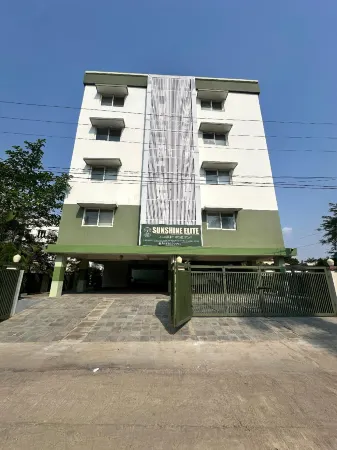 Sunshine Elite Homestay Отели в г. Кришна