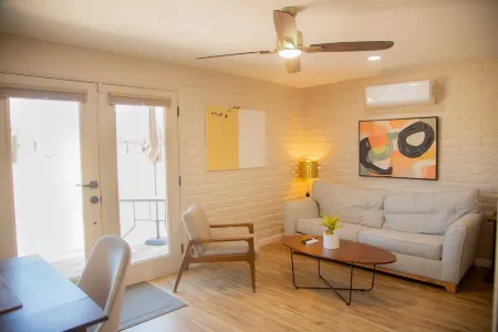 Pitaya Stunning Apartment Отели в г. Касас Адобс