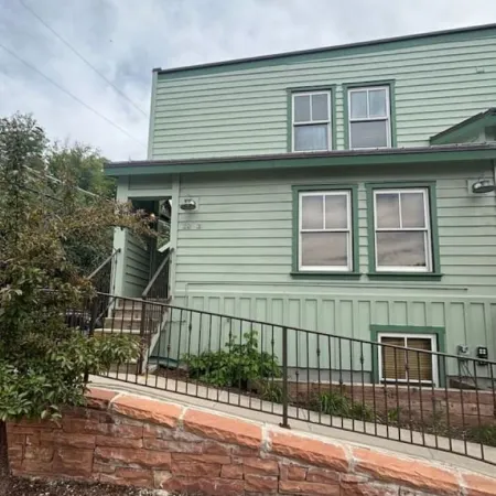 Rare - Top of Main Street-1 Bdrm, Free Parking
