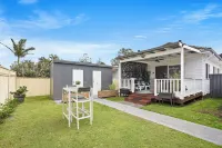 Long Jetty Lake House -Long Jetty, Central Coast Fully Renovated 3 bed Cottage, Hotels in Long Jetty