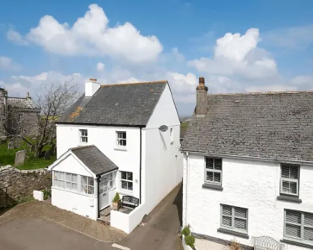 Pippin Cottage - Character Cottage with the Spirit of the Sea Hotels in Malborough