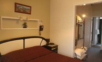 Redwood Lodge Motel