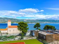Apartments and Rooms Villa Niko Hotels in Arbanija