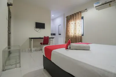 RedDoorz Syariah Near Jamtos Jambi Hotels in Rawa Sari
