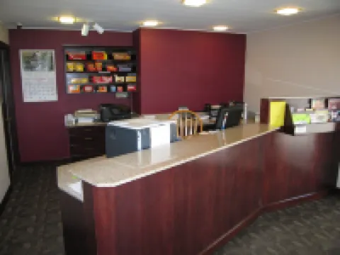 แทรเวเลอร์สลอดจ์โมเทล มาร์แชล