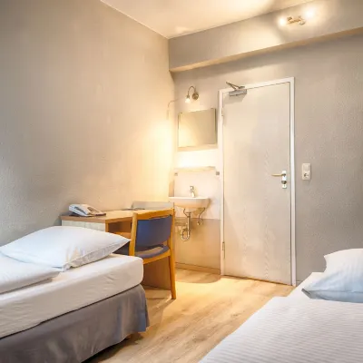 Enjoy Hostel Berlin City West Các khách sạn gần Địa điểm tổ chức sự kiện Felda Perdana Grand Ballroom