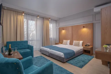 Boomerang Boutique Hotel Отели рядом с достопримечательностью «Храм святого апостола Луки»