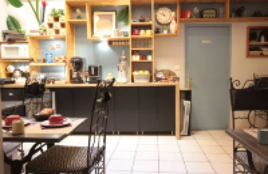 Hôtel des Arts, Artisanal et Indépendant