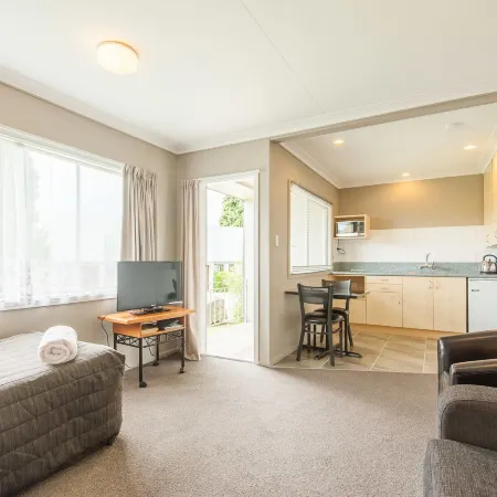 Manuka Crescent Motel