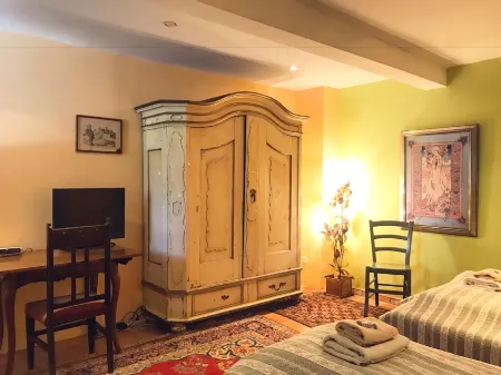 Dworek Adamski Отели в г. Валбжих