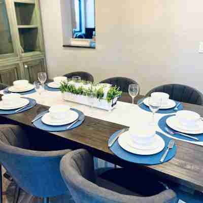 3 Bed - Sleeps 6 - Free Parking - 5 Mins to Beach Dining/Meeting Rooms