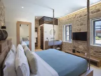 Villa with Outdoor Pool for 8 Persons - parking