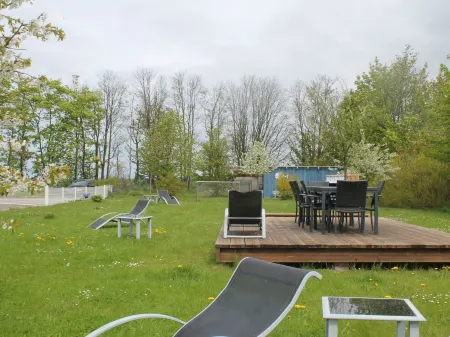 Charmante Ferienwohnung Mit Garten in Wiek