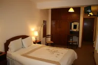 Valley Lodge Room Only Guest House Hoteles en Kiltimagh