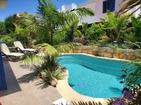 Villa - Sleeps 6 Free Parking & Heated Pool -  Casas de vacaciones