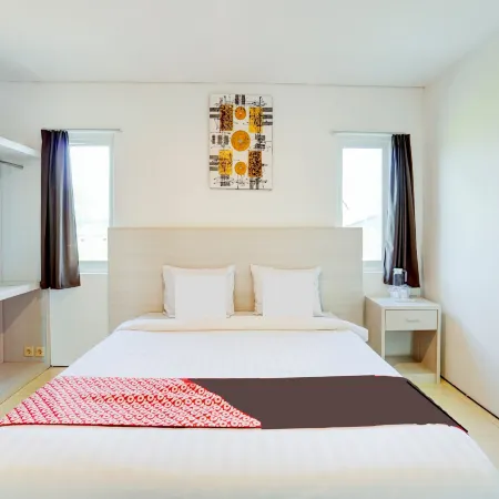 LG Hotel Jember by Callirooms