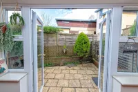 3 Bedroom House - a Very British Place to Stay - Near City Centre ! - Bungalows