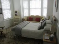 Lovely Spacious 3 Bedded First Floor Apartment Hotel dekat Binstead Methodist Church