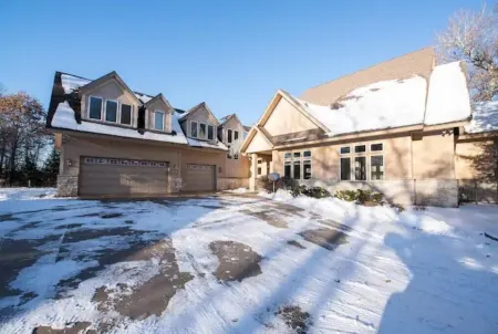 Secluded Spa-Cious Retreat -Beds for 8. Plus 3 Foldaways Extra