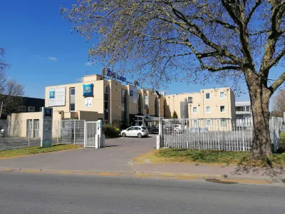 ibis budget Antony Massy rénové 2024 Hôtels à proximité de : Auchan Supermarché Antony Fontaine
